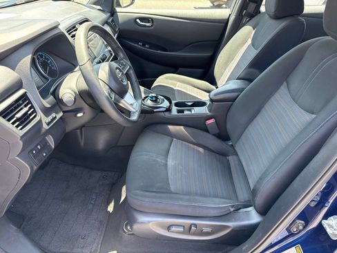 Used 2020 Nissan Leaf SV w/ SV Technology Package FWD image 15