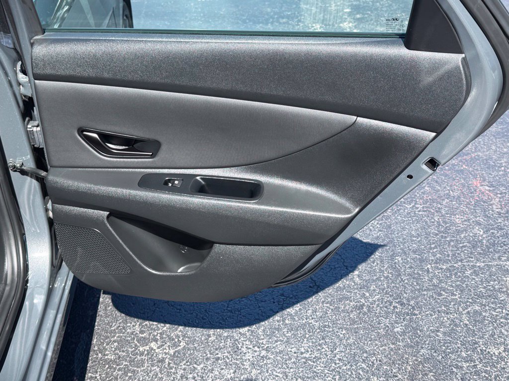 Used 2025 Hyundai Elantra Sport FWD image 18