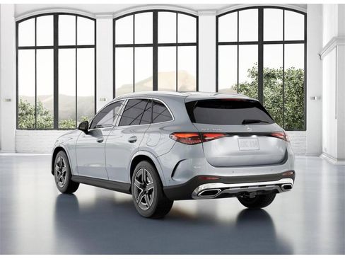 Used 2025 Mercedes-Benz GLC 350e 4MATIC image 28