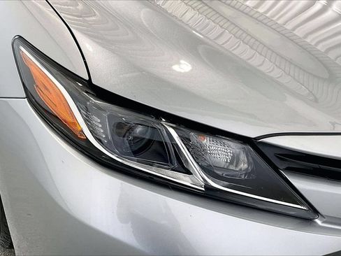 Used 2018 Toyota Camry LE FWD image 28