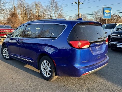 Used 2020 Chrysler Pacifica Touring-L image 5