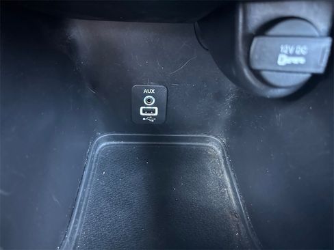 Used 2018 Dodge Journey SE image 25