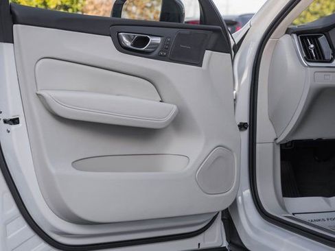 New 2026 Volvo XC60 B5 Ultra w/ Protection Package Premier image 36