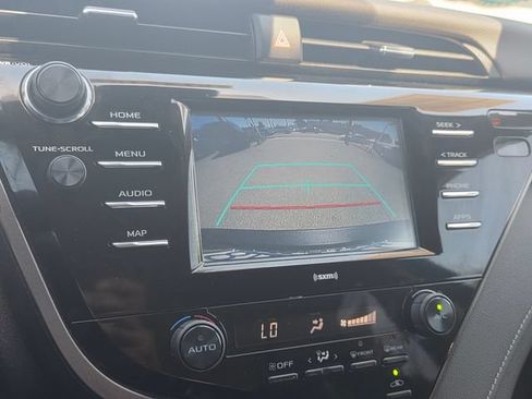 Used 2020 Toyota Camry SE w/ Blackout Package FWD image 19