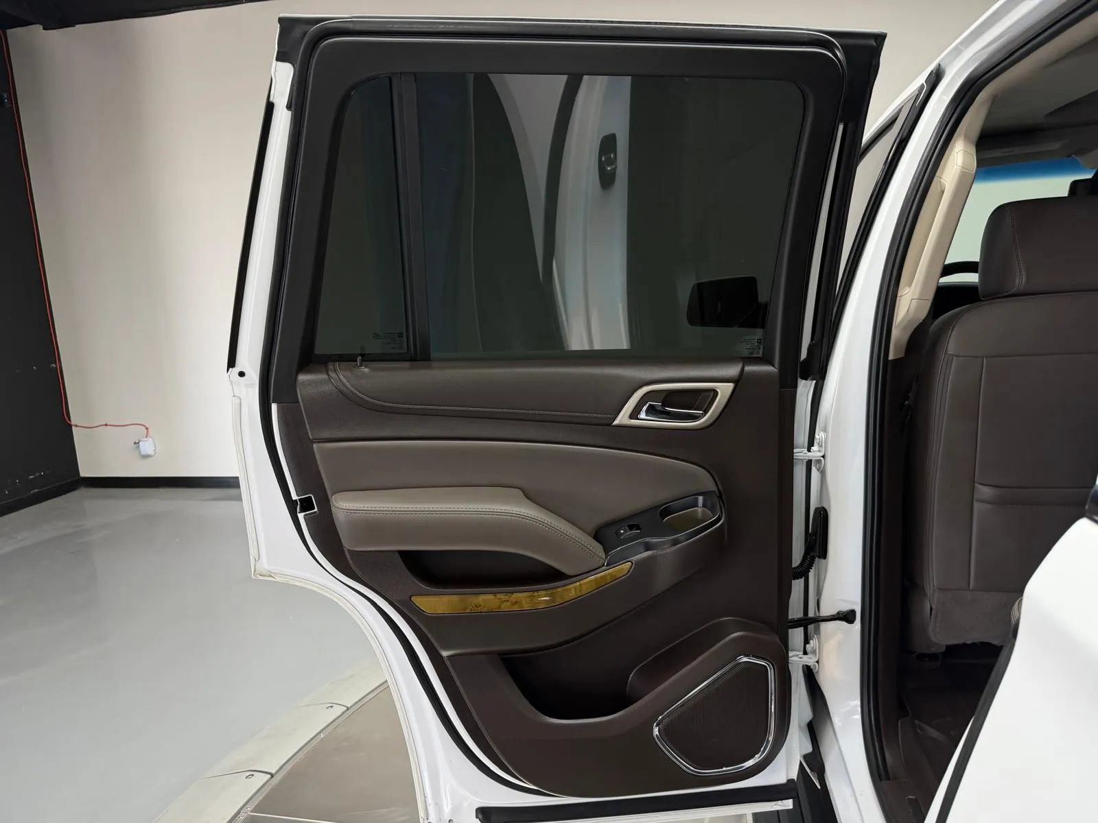 Used 2017 GMC Yukon Denali w/ Open Road Package RWD image 20