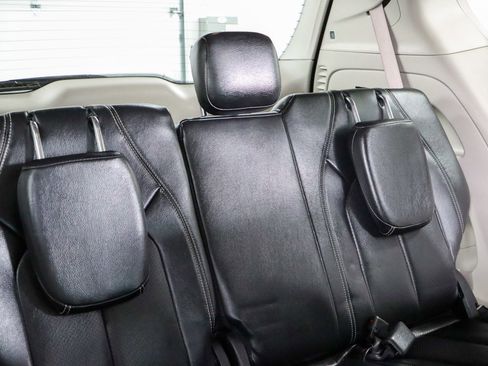 Used 2022 Chrysler Pacifica Touring-L image 29