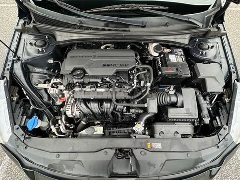 Used 2021 Hyundai Elantra SE image 30