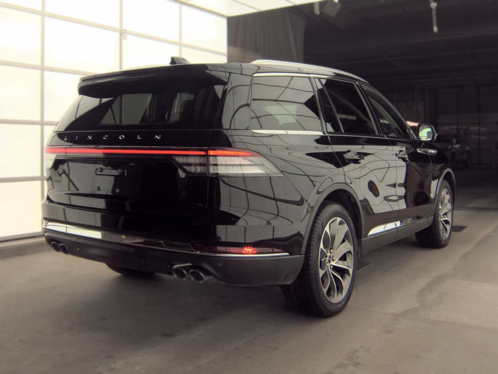 Used 2026 Lincoln Aviator AWD image 7