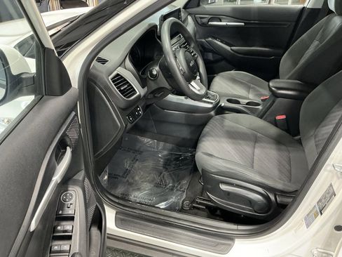 Used 2023 Kia Seltos LX image 3