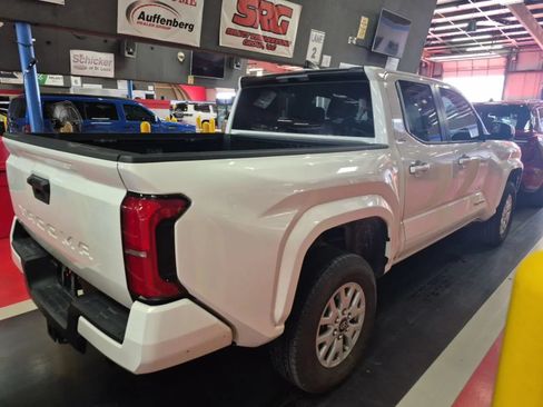 Used 2025 Toyota Tacoma SR5 AWD/4WD image 4