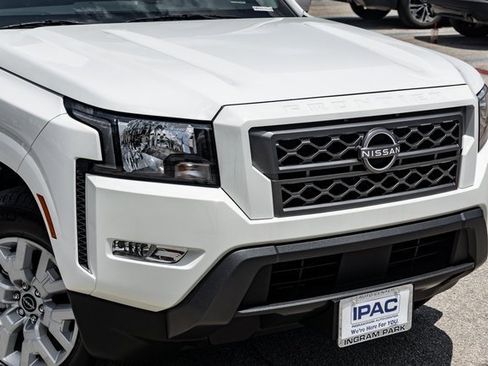 New 2025 Nissan Frontier SV w/ SV Convenience Package image 3