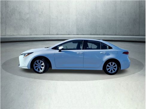 Certified 2025 Toyota Corolla LE image 4