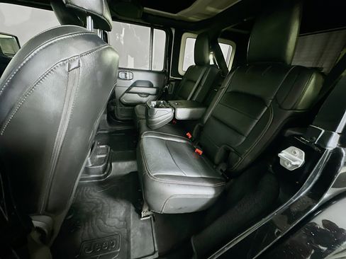 Used 2019 Jeep Wrangler Unlimited Sahara AWD/4WD image 26