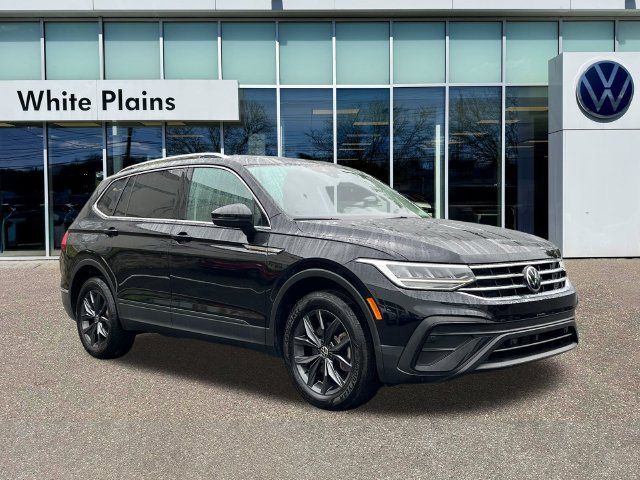 Used 2023 Volkswagen Tiguan SE AWD/4WD image 1