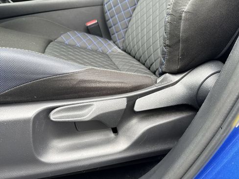 Used 2020 Toyota C-HR XLE FWD image 13