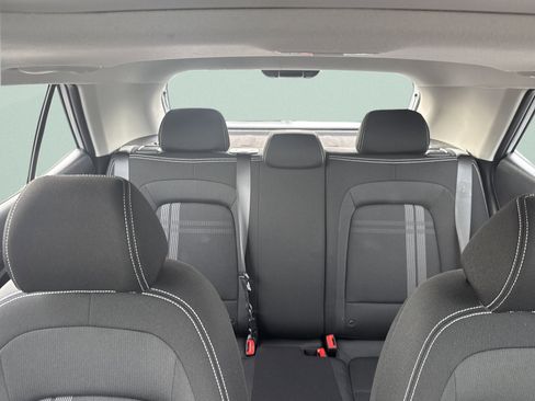 Used 2025 Hyundai Venue SEL FWD image 13
