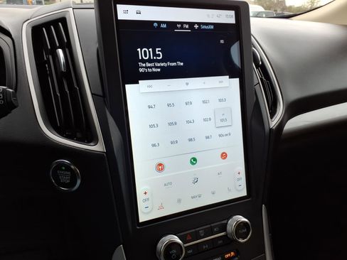 Used 2024 Ford Edge SEL image 18