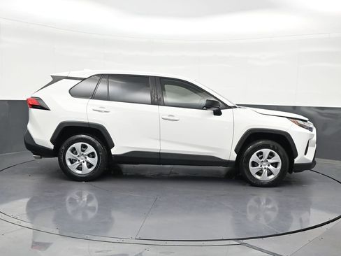 Used 2023 Toyota RAV4 LE FWD image 7