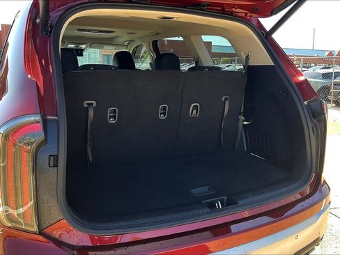 Certified 2024 Kia Telluride EX w/ EX Captain's Chair Package FWD image 16
