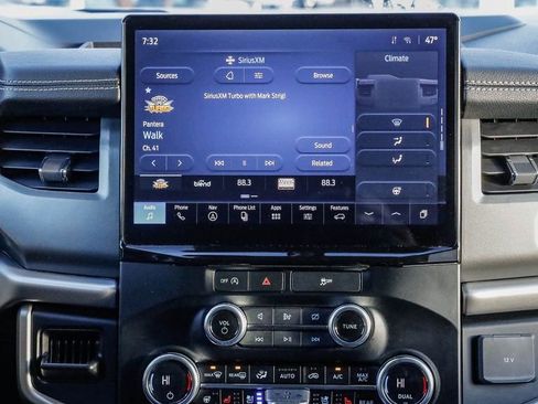 Used 2024 Ford Expedition Max XLT image 17