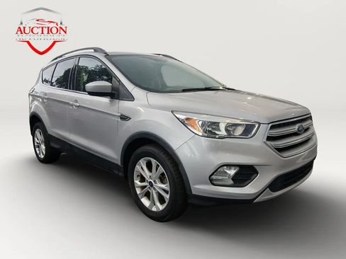 Used 2018 Ford Escape SE w/ SE Sync 3 Package FWD image 3