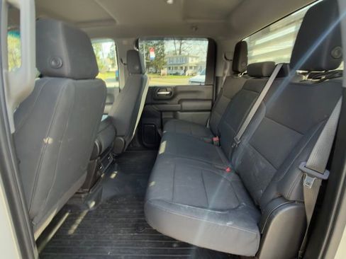 Used 2021 Chevrolet Silverado 2500 Custom w/ Custom Convenience Package image 8