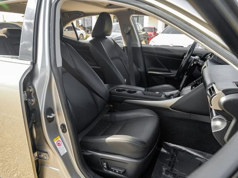 Used 2017 Lexus IS 200t RWD image 38