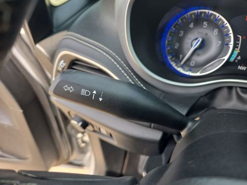 Used 2021 Chrysler Pacifica Touring w/ S Appearance Package FWD image 24
