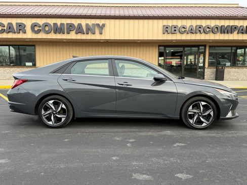 Used 2023 Hyundai Elantra Limited image 9