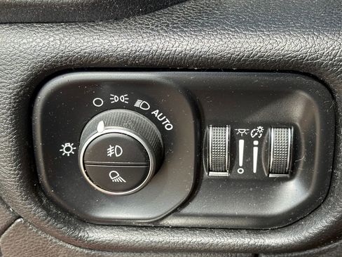 Used 2019 RAM 1500 Big Horn RWD image 15