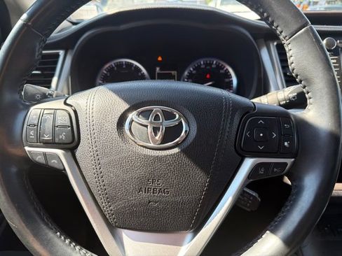 Used 2018 Toyota Highlander XLE AWD/4WD image 18