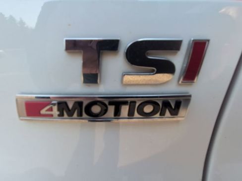 Used 2016 Volkswagen Tiguan SEL image 32