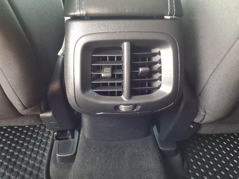 Used 2020 Jeep Cherokee Latitude w/ Cold Weather Group AWD/4WD image 16