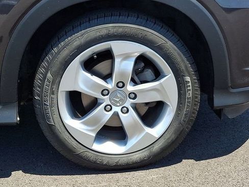 Used 2018 Honda HR-V LX image 11