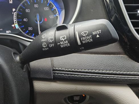 Used 2023 Chrysler Pacifica Touring-L image 28