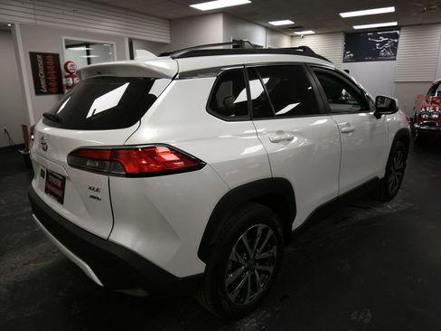 Certified 2022 Toyota Corolla Cross XLE image 7