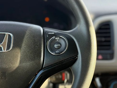 Used 2019 Honda HR-V LX image 31