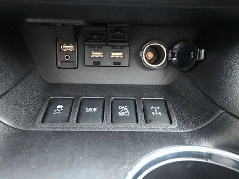 Used 2019 Toyota Highlander Limited AWD/4WD image 33