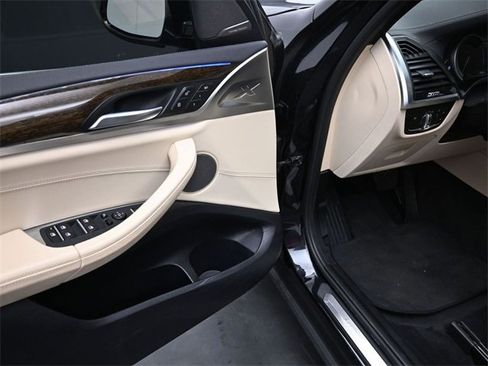 Used 2019 BMW X3 sDrive30i w/ Premium Package image 14