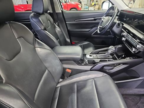 Used 2025 Kia Telluride S image 10