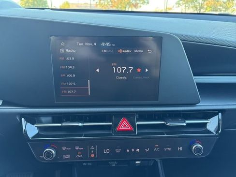 Certified 2024 Kia Niro LX image 13