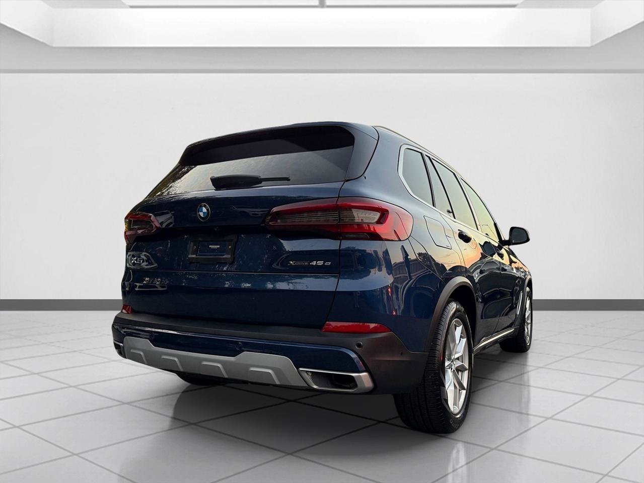 Used 2021 BMW X5 xDrive45e w/ Premium Package AWD/4WD image 5
