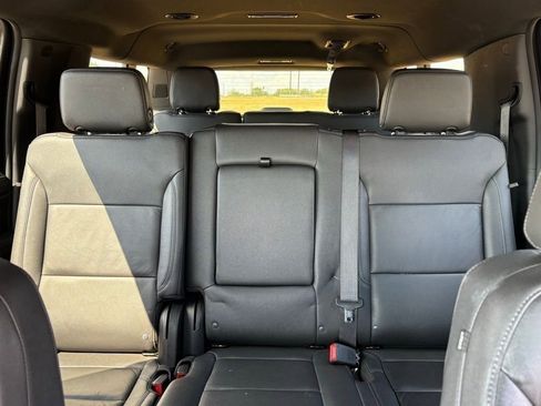 Used 2023 Chevrolet Suburban Z71 image 17