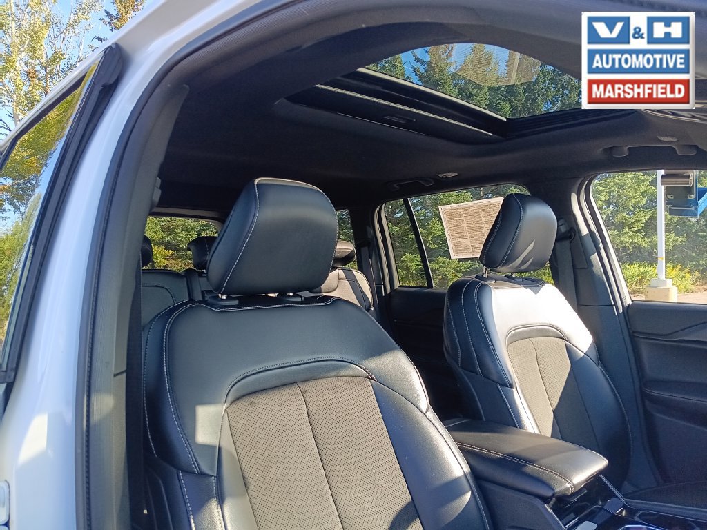 Used 2023 Jeep Grand Cherokee Altitude AWD/4WD image 32