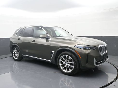 Used 2026 BMW X5 xDrive40i w/ Premium Package AWD/4WD image 3