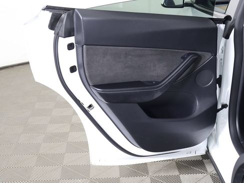 Used 2021 Tesla Model Y Long Range AWD/4WD image 26