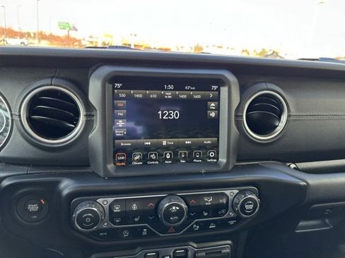 Used 2020 Jeep Gladiator Overland image 17