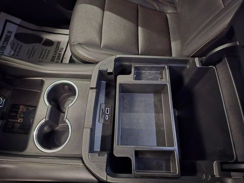 Used 2021 Chevrolet Suburban High Country RWD image 27