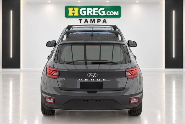 Used 2024 Hyundai Venue SEL FWD image 8