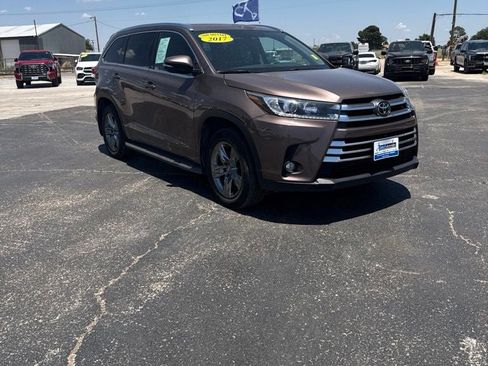 Used 2017 Toyota Highlander Limited Platinum AWD/4WD image 3